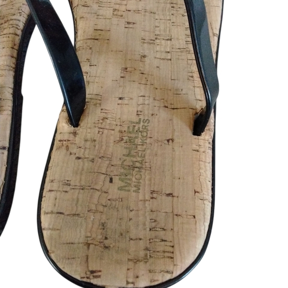 Michael Kors Black and Gold Patent Leather T-Strap Sandals Size 8 - Picture 5 of 12